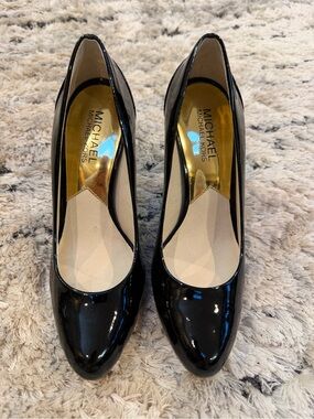 Michael Kors Black Patent Leather Pointed-Toe Pumps